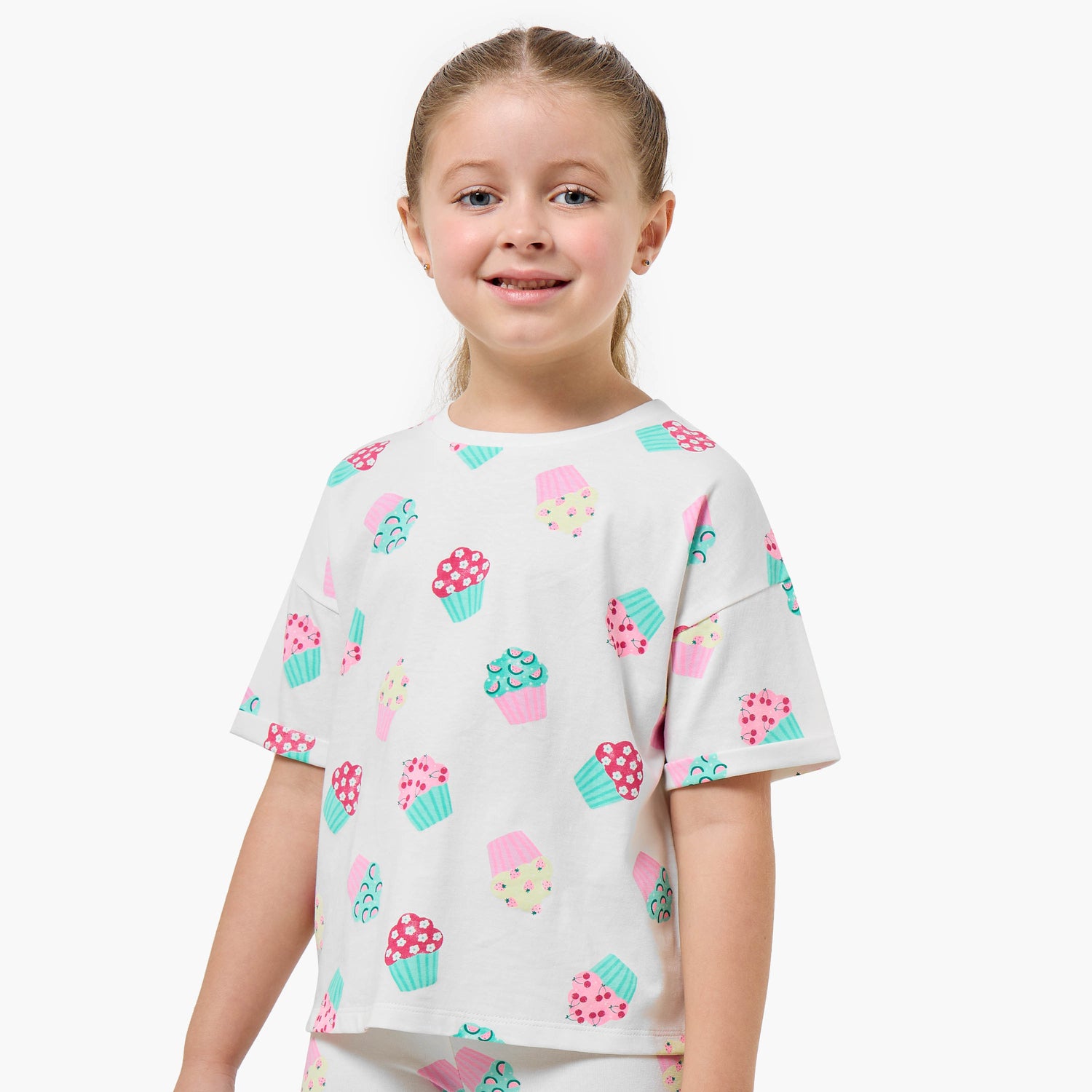 Juniors Crew Neck Short Sleeve T-shirt with Cupcake Print - White / 1-2 yrs