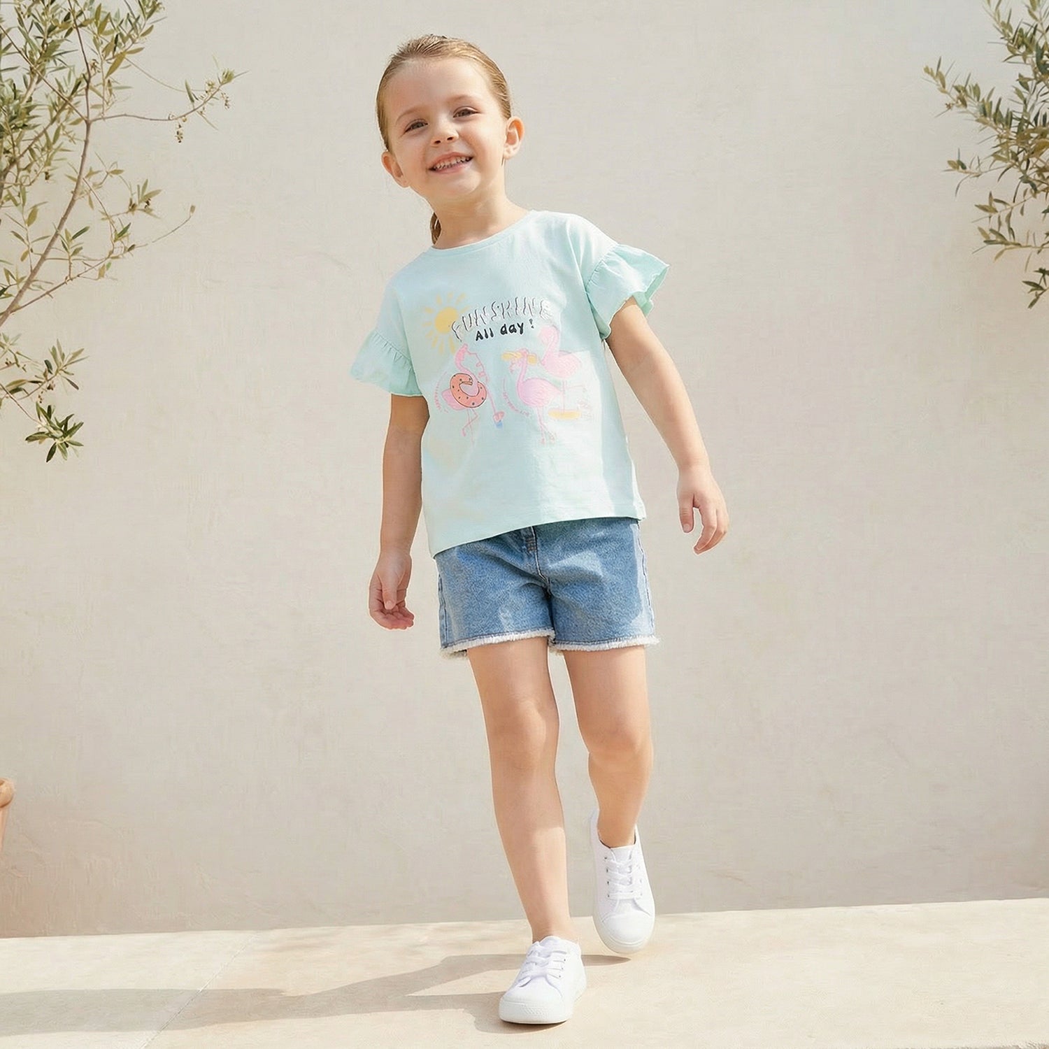 Juniors Round Neck Short Sleeves T-shirt with Flamingo Print