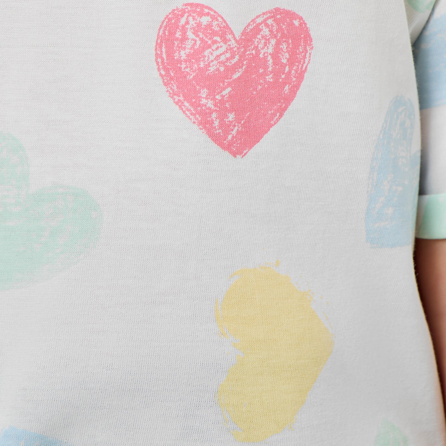 Juniors Crew Neck Short Sleeves T-shirt with Heart Print