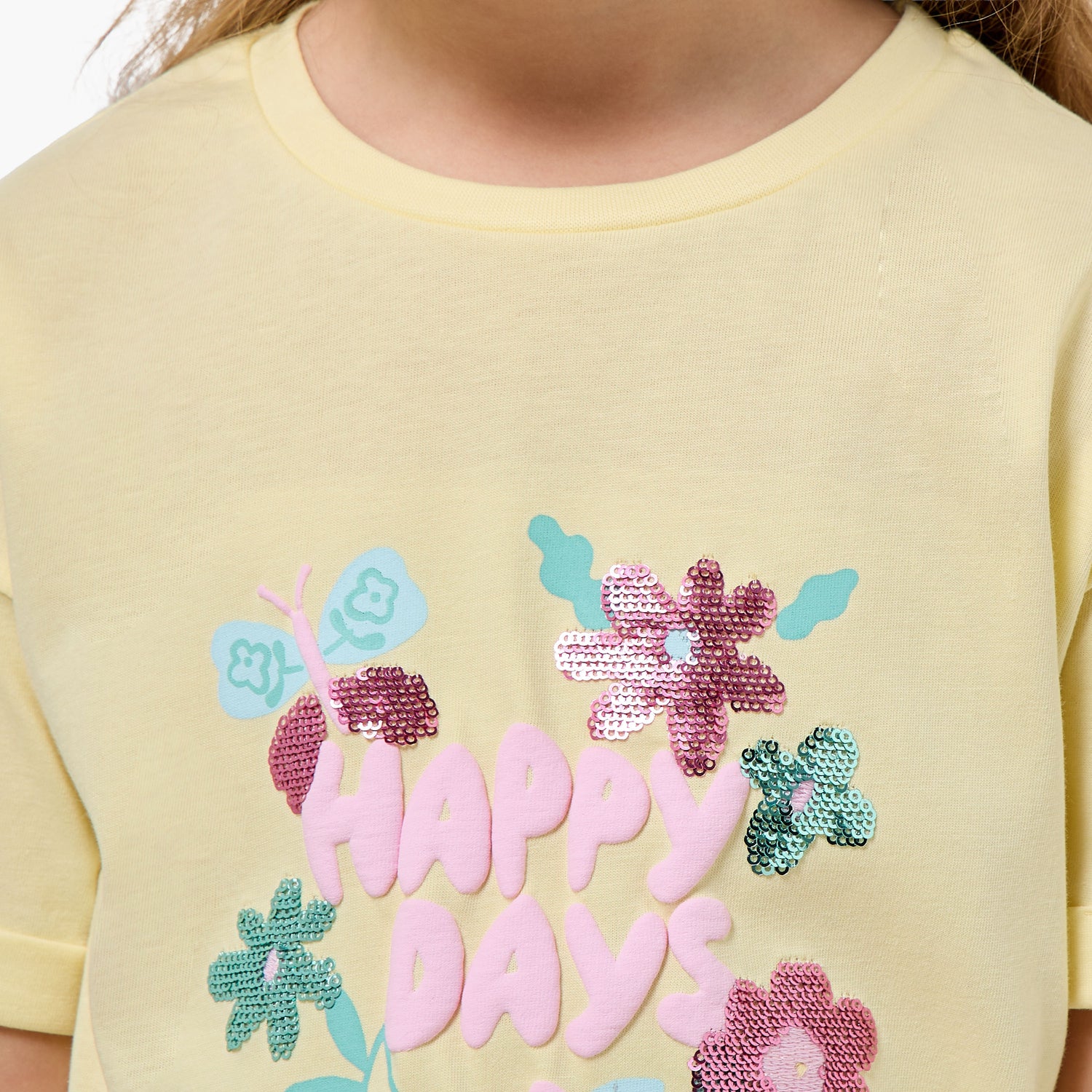 Juniors Crew Neck Short Sleeves T-shirt with Floral Sequin Detail
