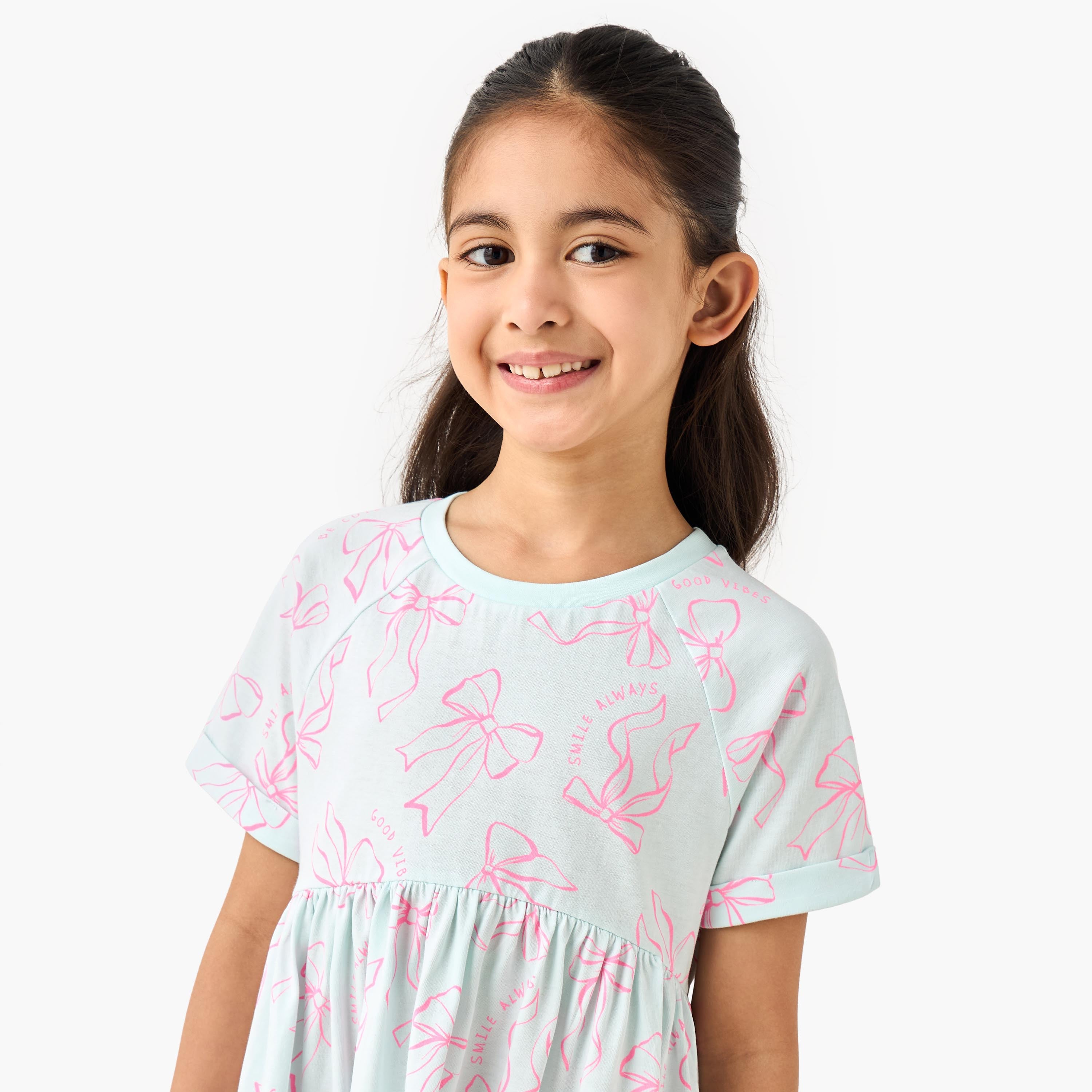 Juniors Round Neck Short Sleeve Dress with Bow Print