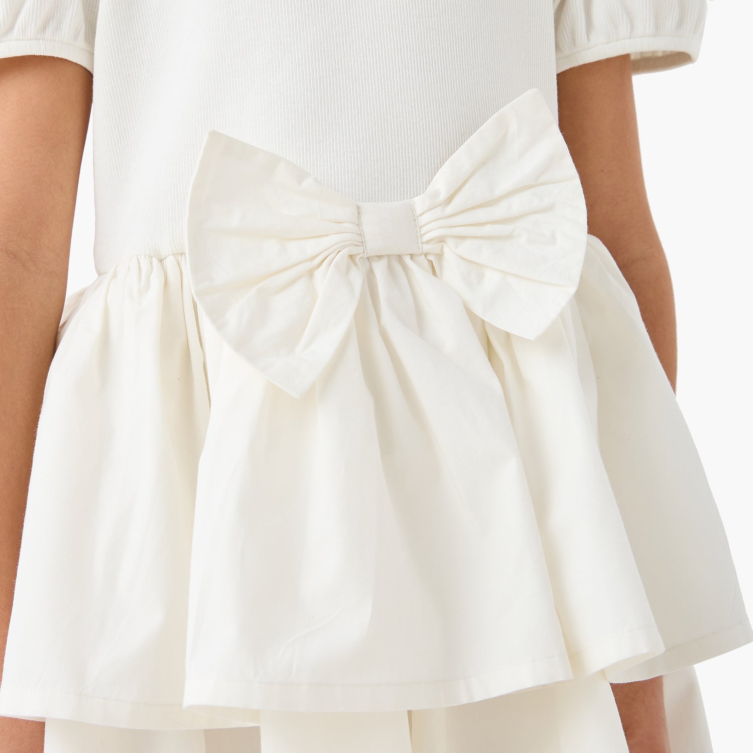 Juniors Round Neck Short Sleeve Dress with Bow Accent