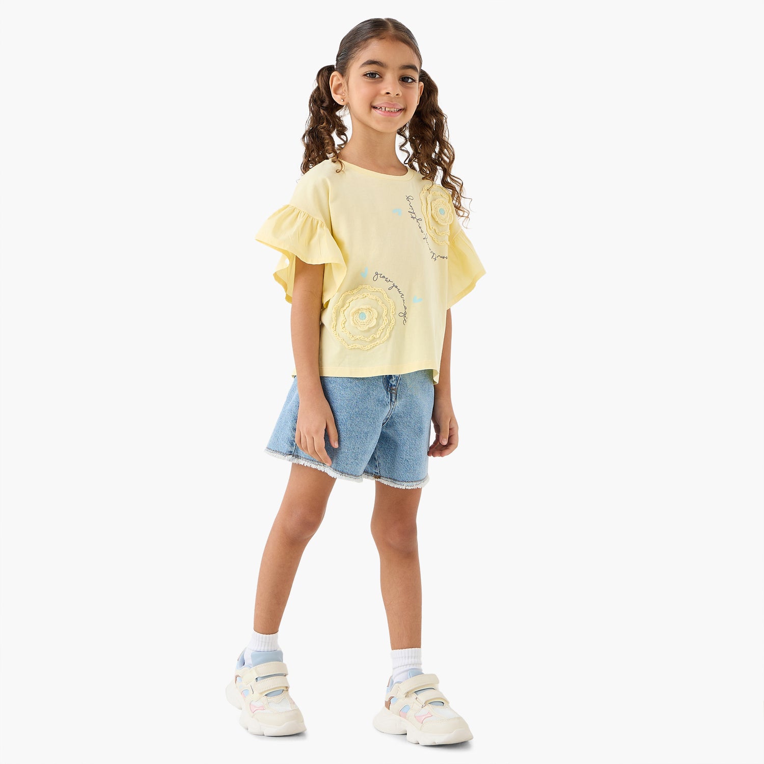 Juniors Crew Neck Short Sleeves T-shirt with Floral Applique