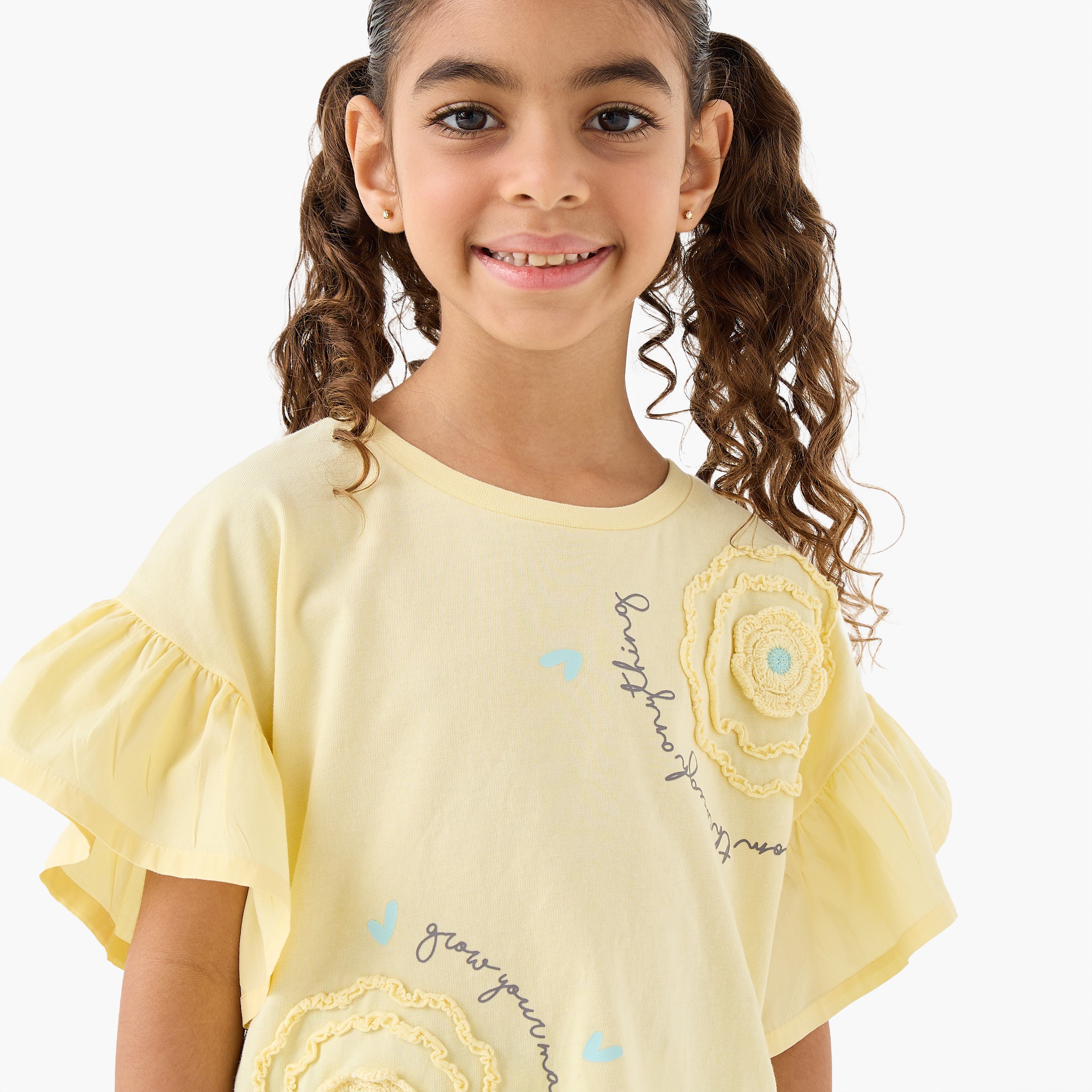 Juniors Crew Neck Short Sleeves T-shirt with Floral Applique