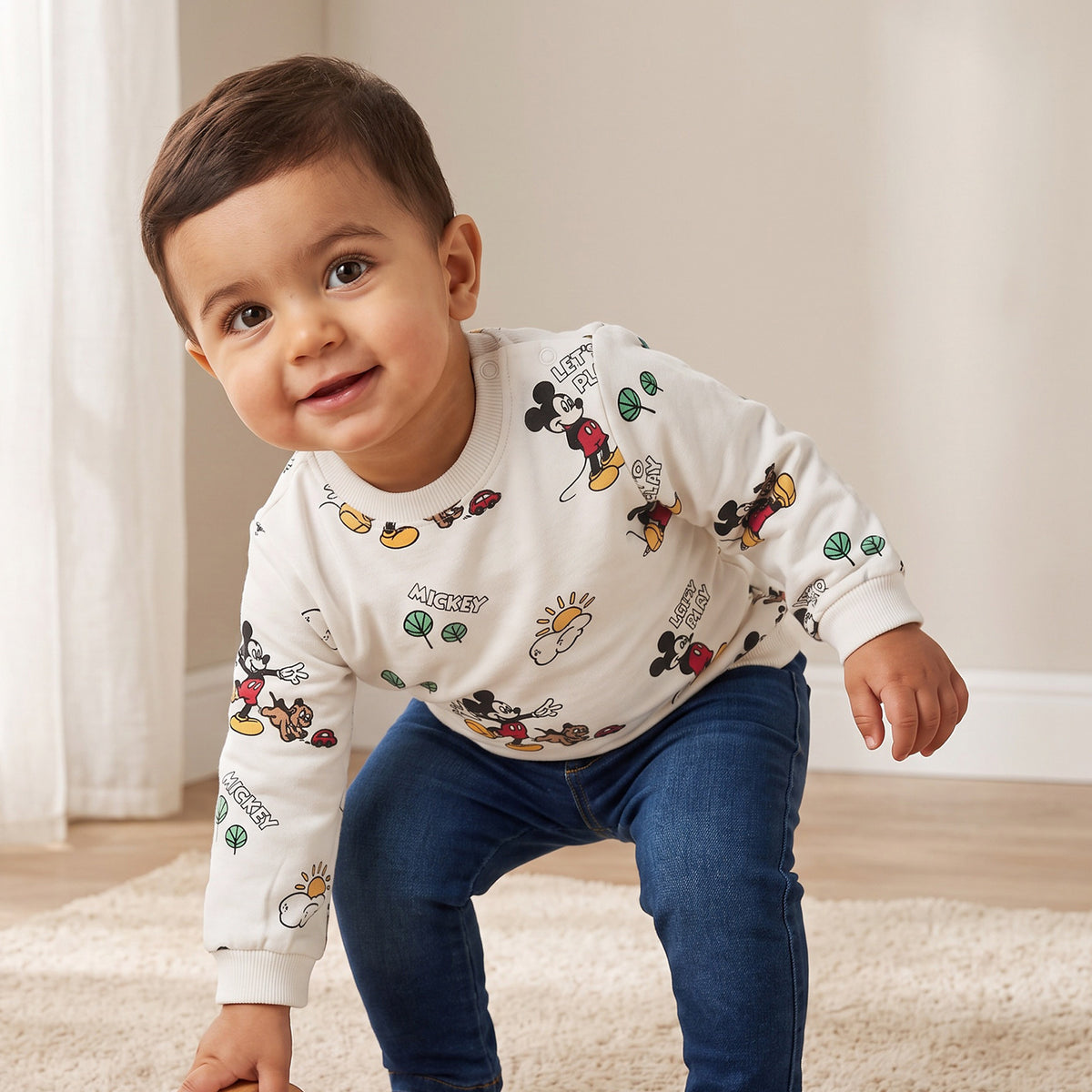 Disney Winnie the Pooh Print Sweatshirt with Long Sleeves