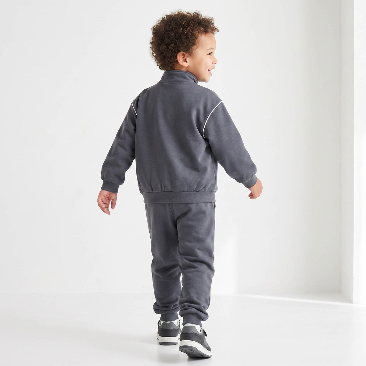Juniors High Neck Long Sleeves Jacket and Joggers Set with Zip Closure