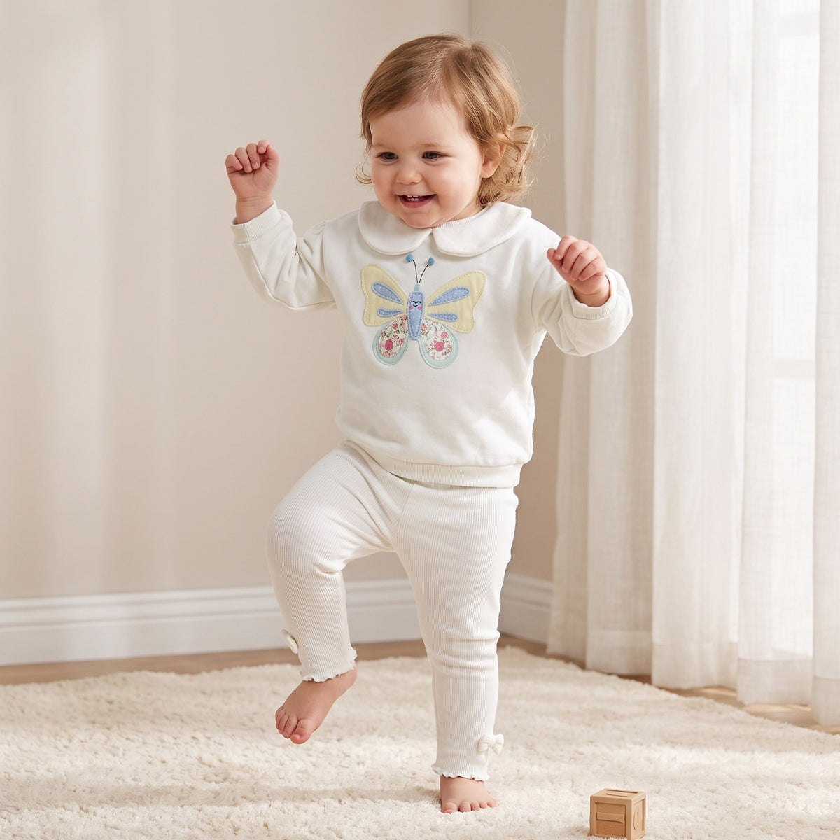Juniors Peter Pan Collar Long Sleeves Sweatshirt and Pants Set with Butterfly Applique