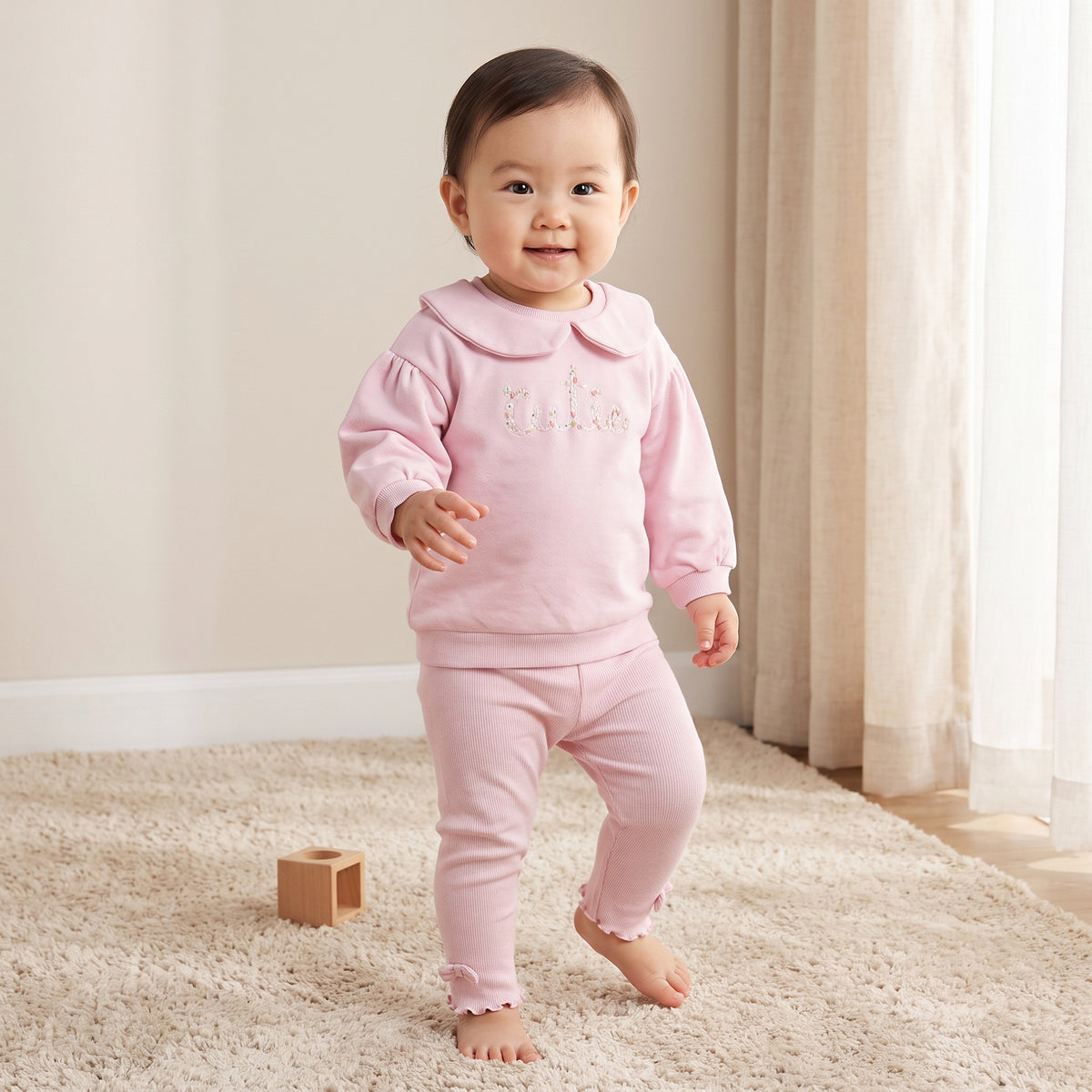 Juniors Peter Pan Collar Long Sleeves Sweatshirt and Pants Set with Butterfly Applique