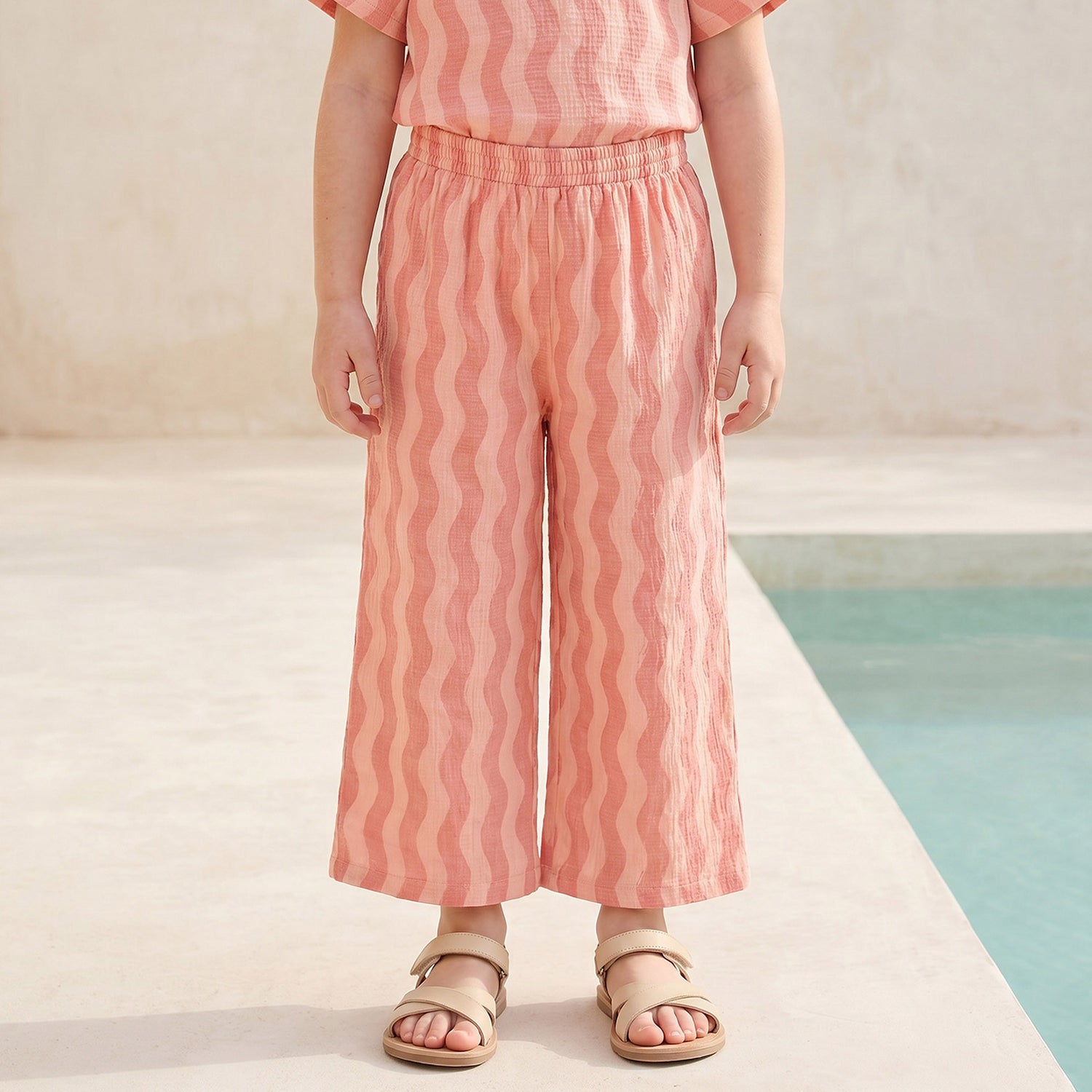 Juniors Square Neck Short Sleeves Peplum Top and Pants Set with Wavy Pattern