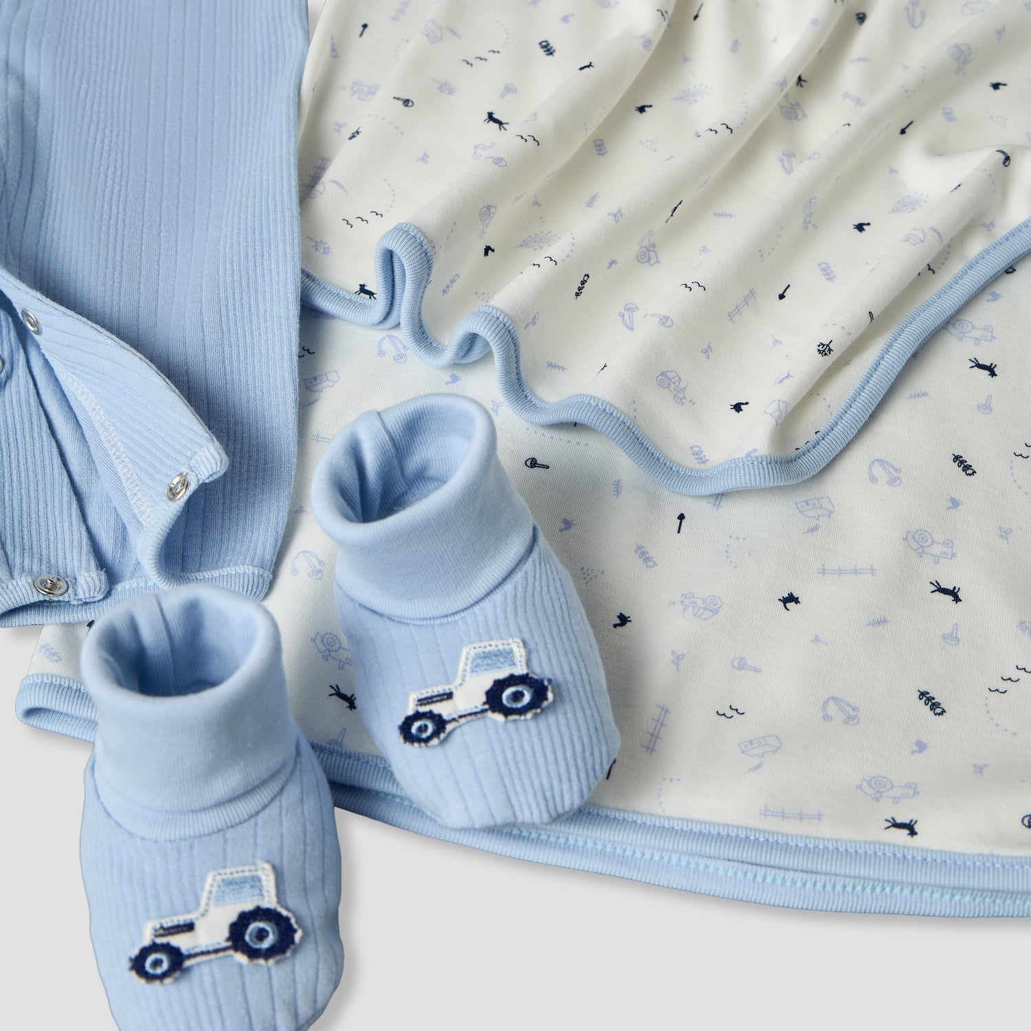 Set of 5 Juniors Clothing Gift Set with Print