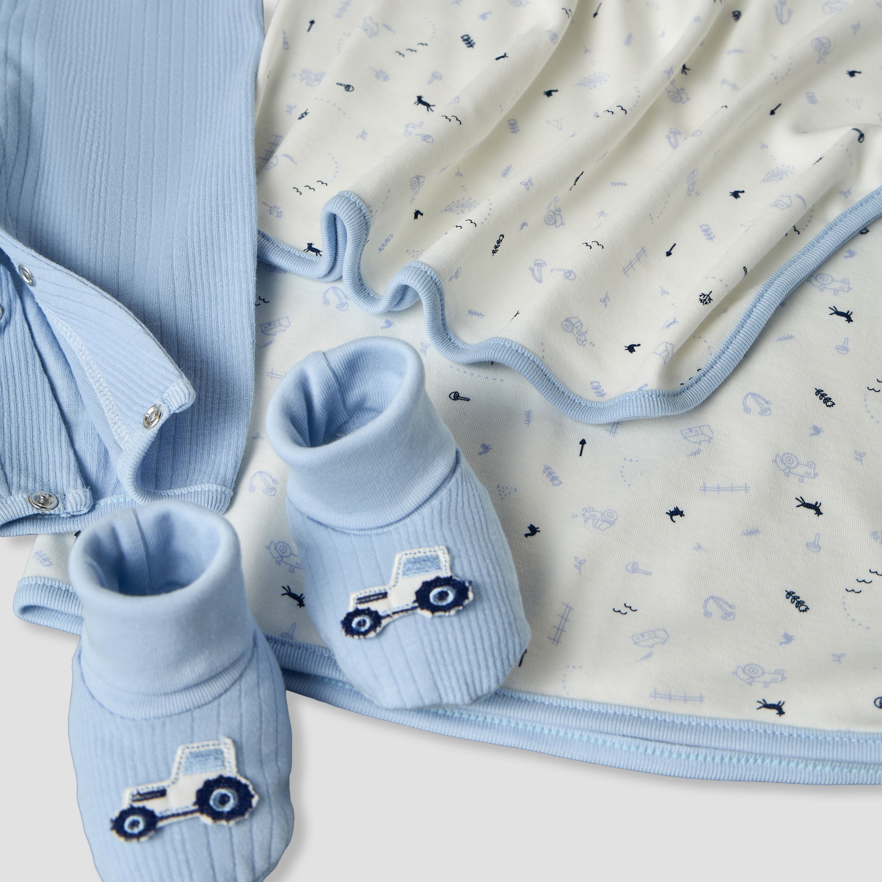 Set of 5 Juniors Clothing Gift Set with Print