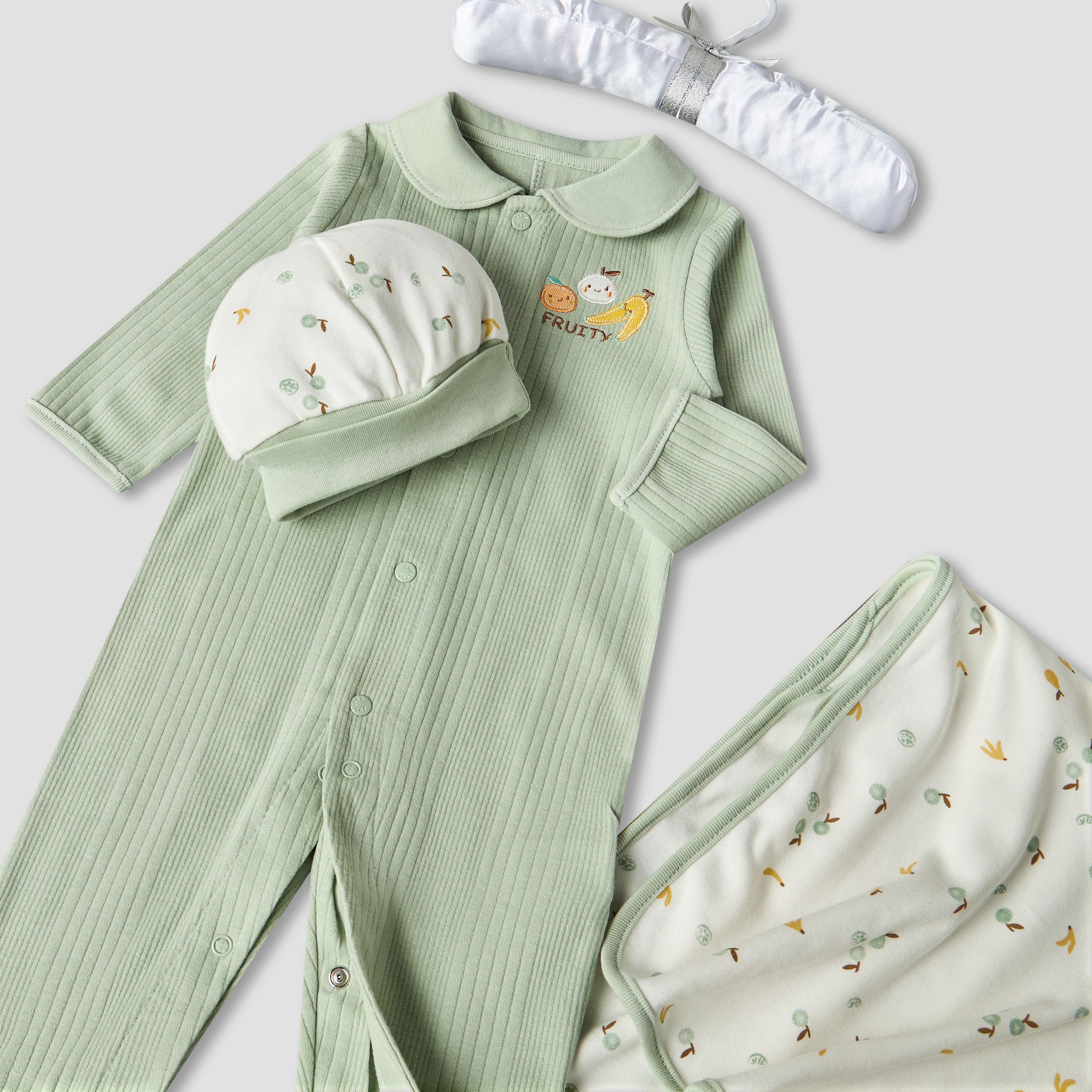 Set of 5 Juniors Clothing Gift Set with Print