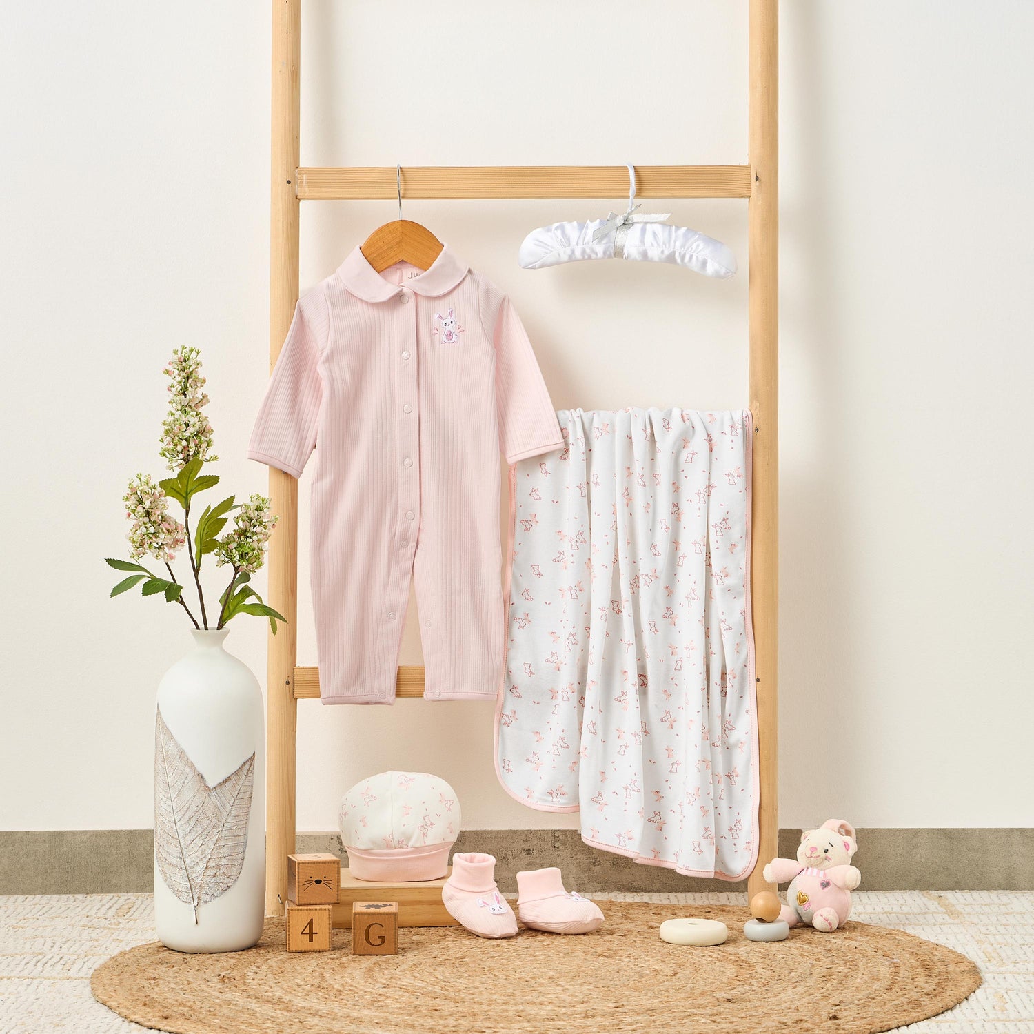 Set of 5 Juniors Clothing Gift Set with Print