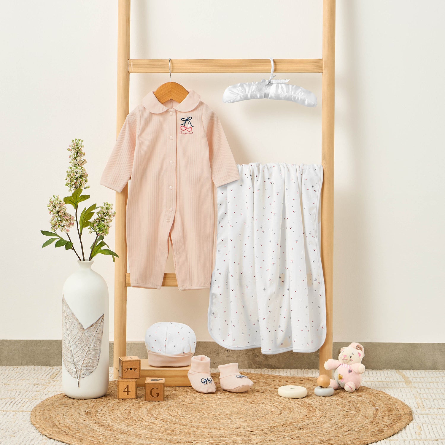 Set of 5 Juniors Clothing Gift Set with Print