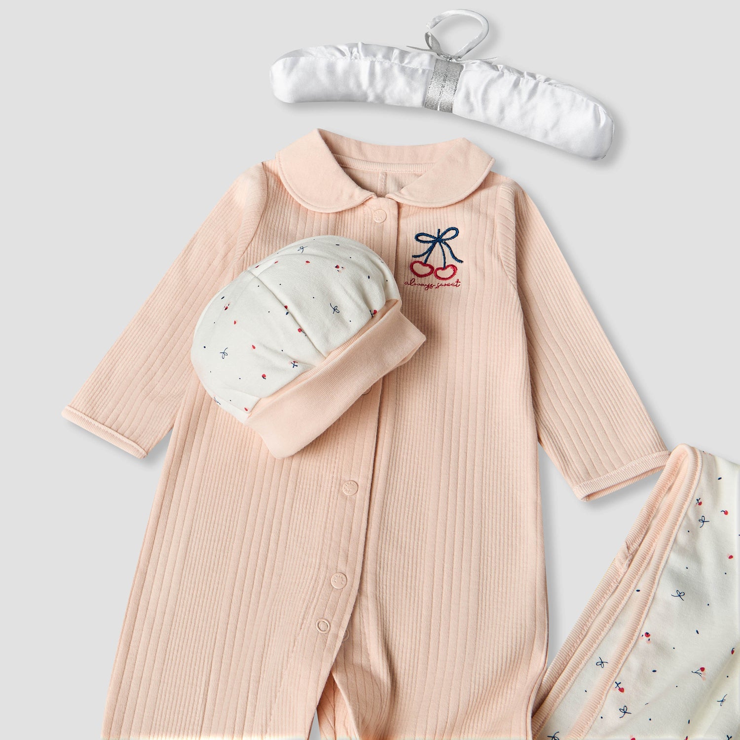 Set of 5 Juniors Clothing Gift Set with Print