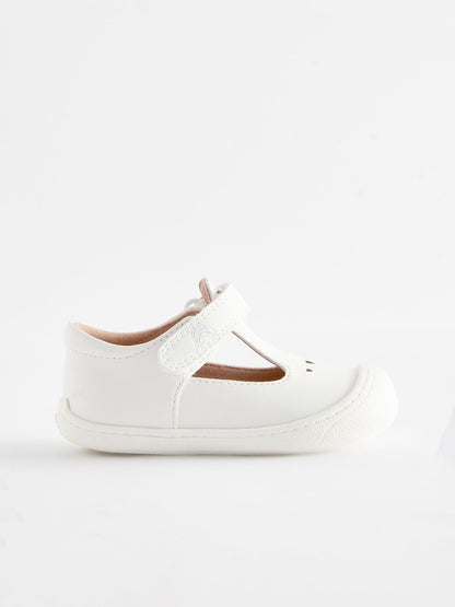 White Wide Fit (G) Crawler T-Bar Shoes - Size EU 17 (UK 1)
