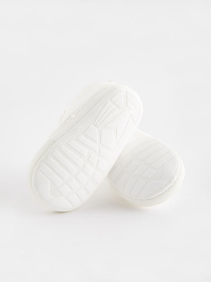 White Touch Fastening Baby Trainers (0-2mths) - Size Up To 3 Months (50 - 62cm)