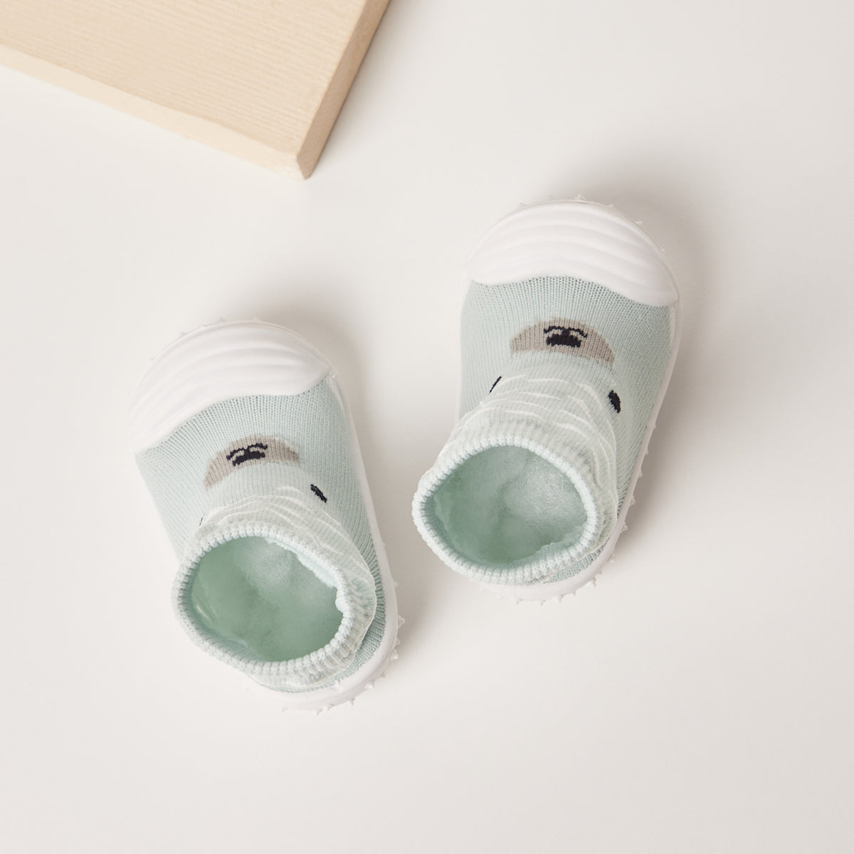 Juniors Bear Print Sneaker Booties - Green / 12-18 mths