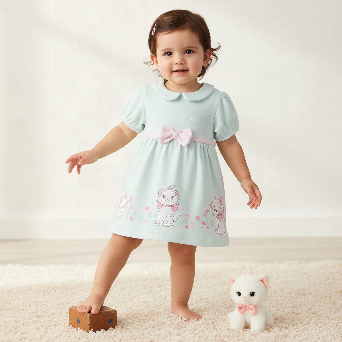 Disney Peter Pan Collar Short Sleeves Dress with Marie Print