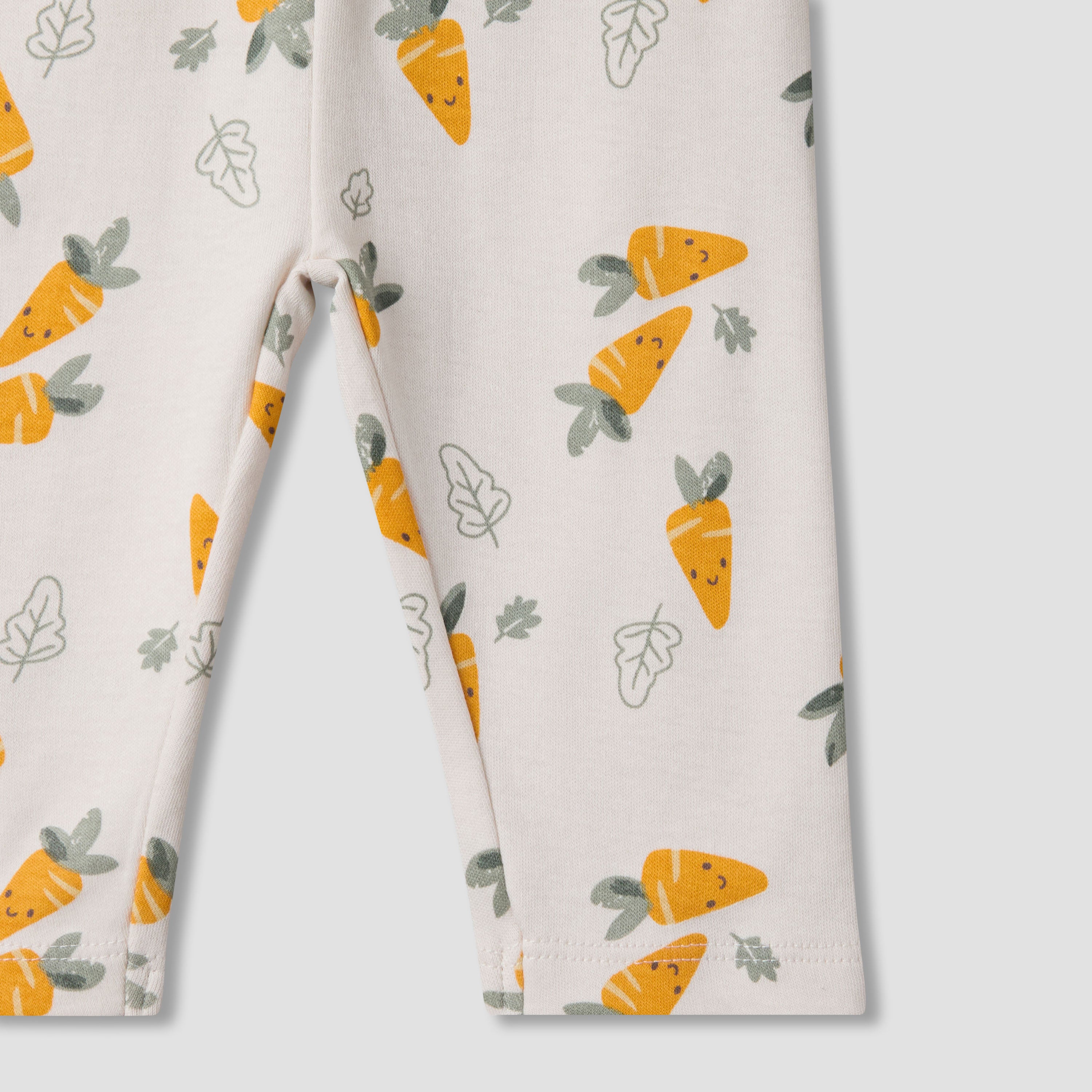 Juniors Cotton Round Neck Long Sleeves Pyjama Set with Carrot Print