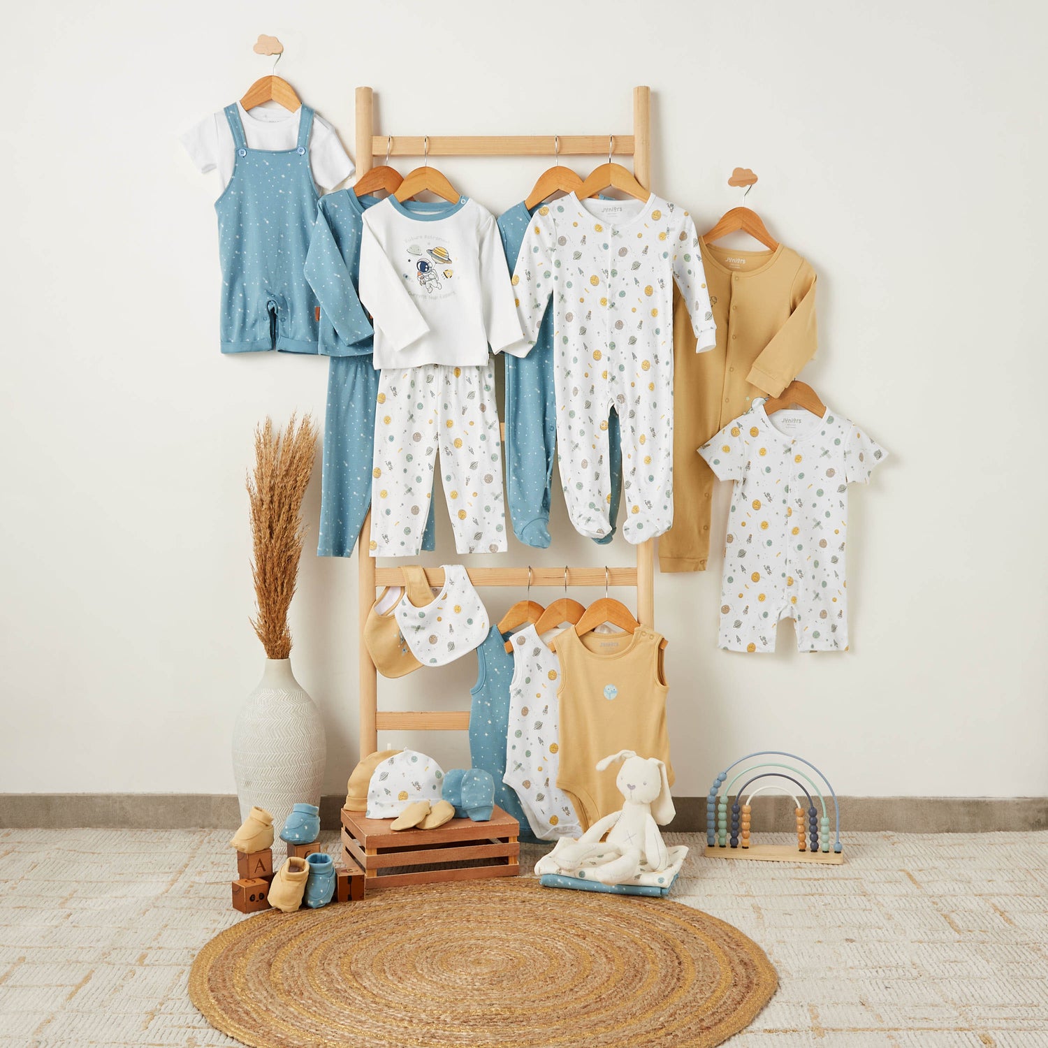 Juniors Round Neck Short Sleeves T-shirt and Dungaree Set with Print