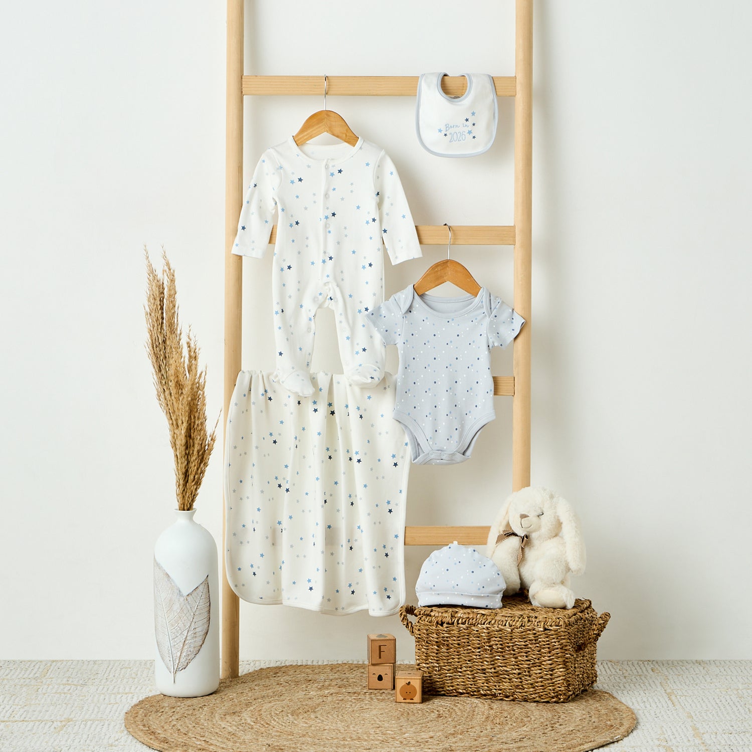 Set of 6 Juniors Clothing Gift Set with Star Print