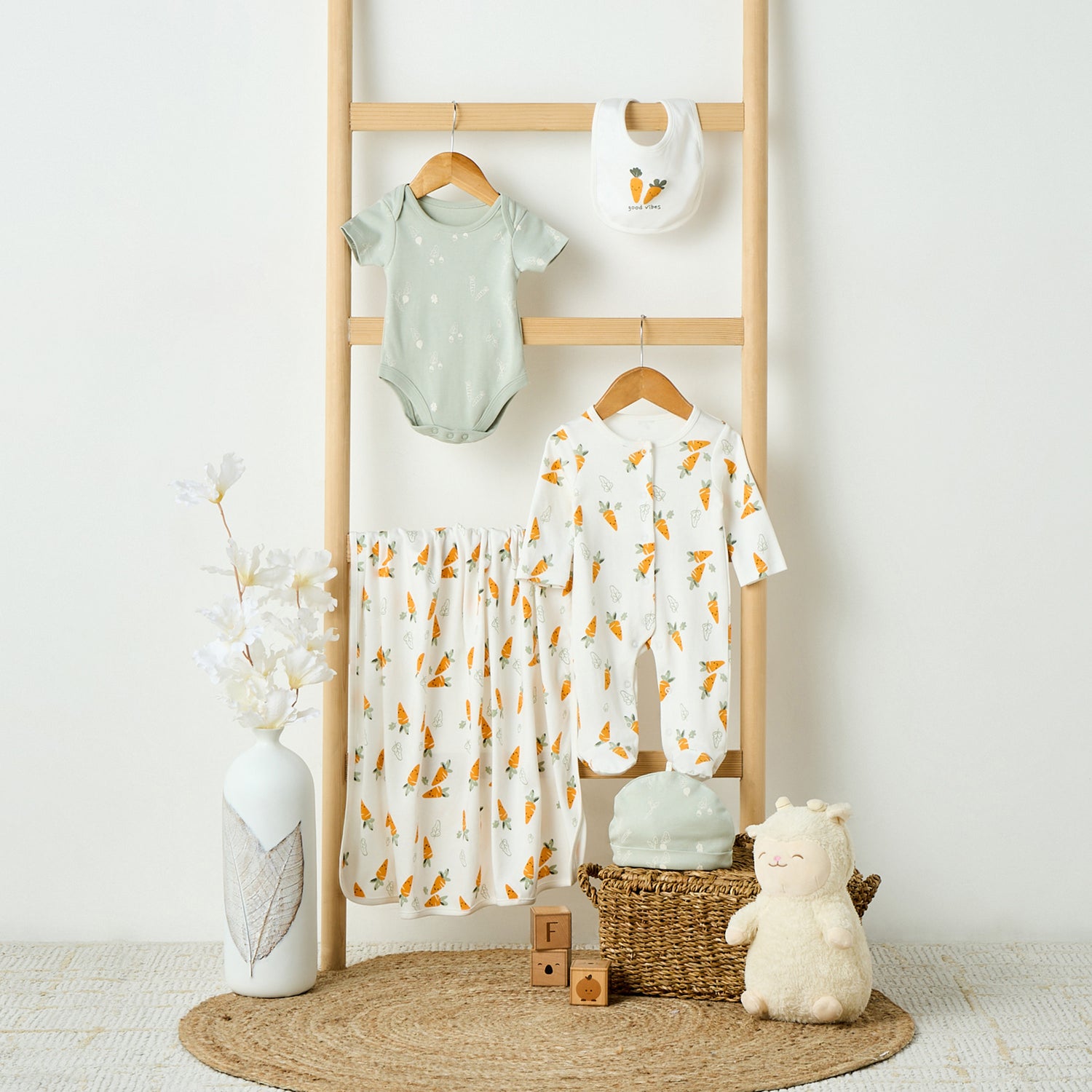 Set of 5 Juniors Clothing Gift Set with Carrot Print