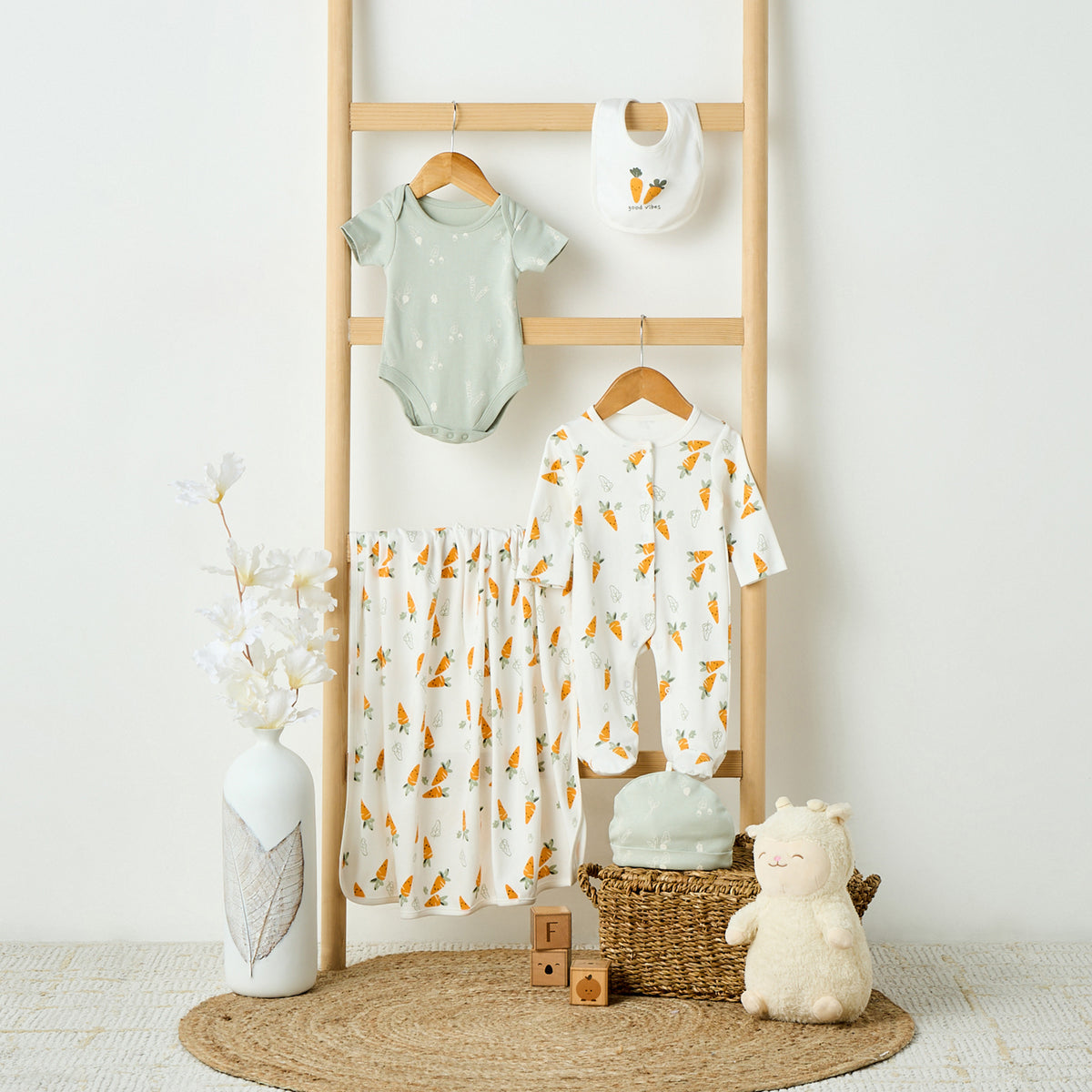 Set of 5 Juniors Clothing Gift Set with Carrot Print