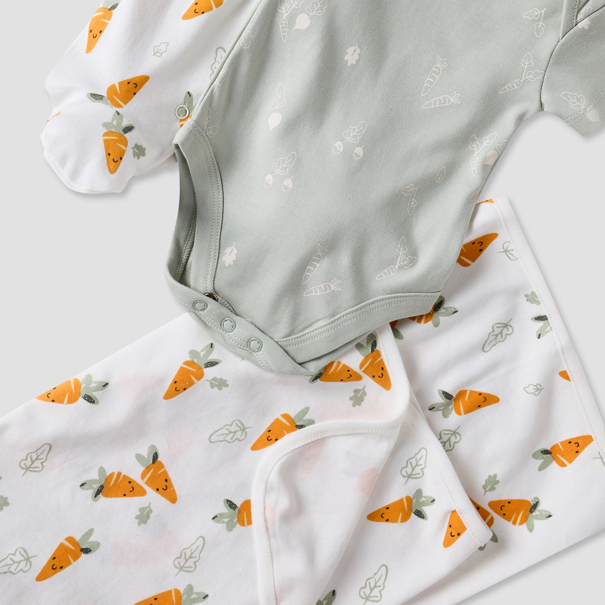 Set of 5 Juniors Clothing Gift Set with Carrot Print