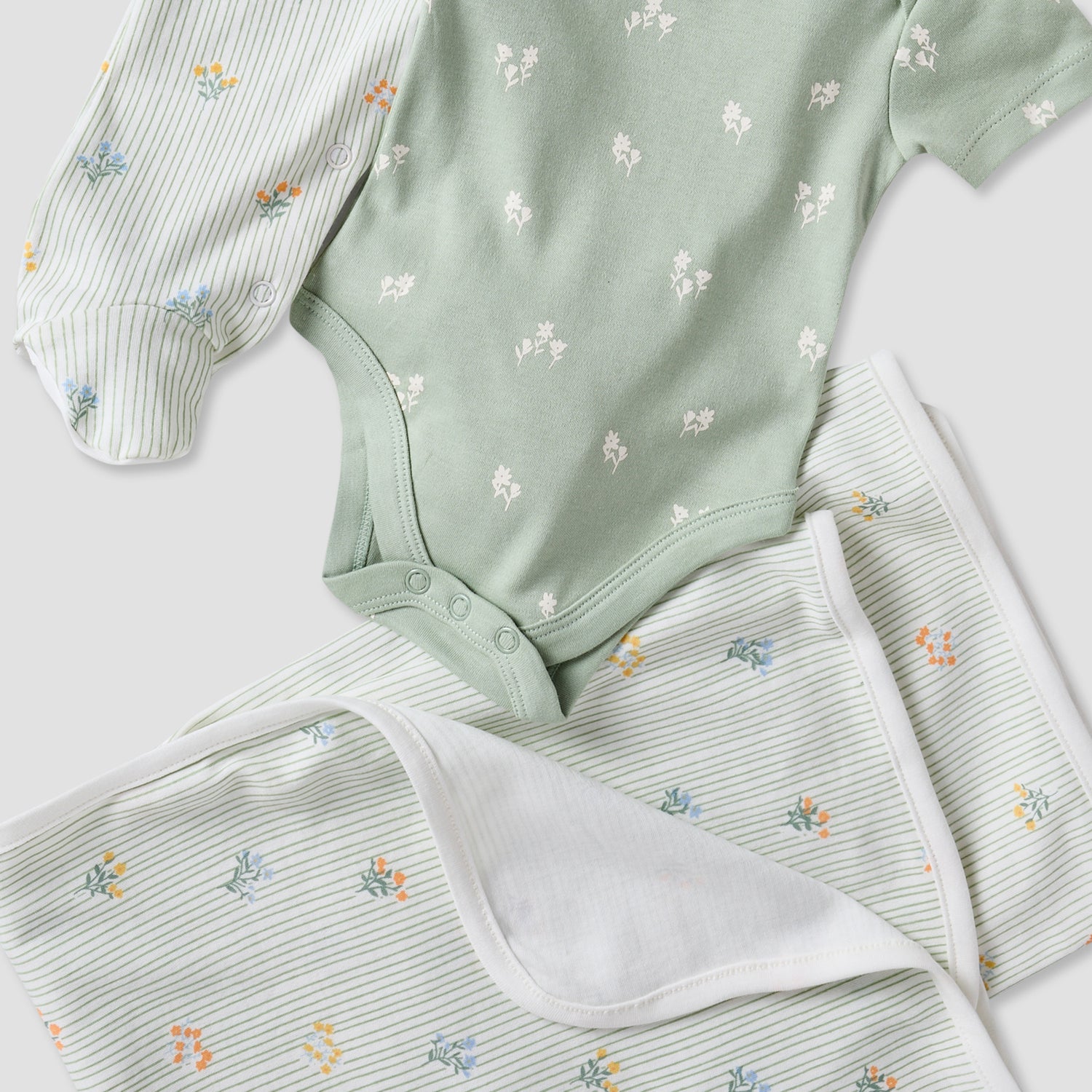 Set of 6 Juniors Clothing Gift Set with Floral Print