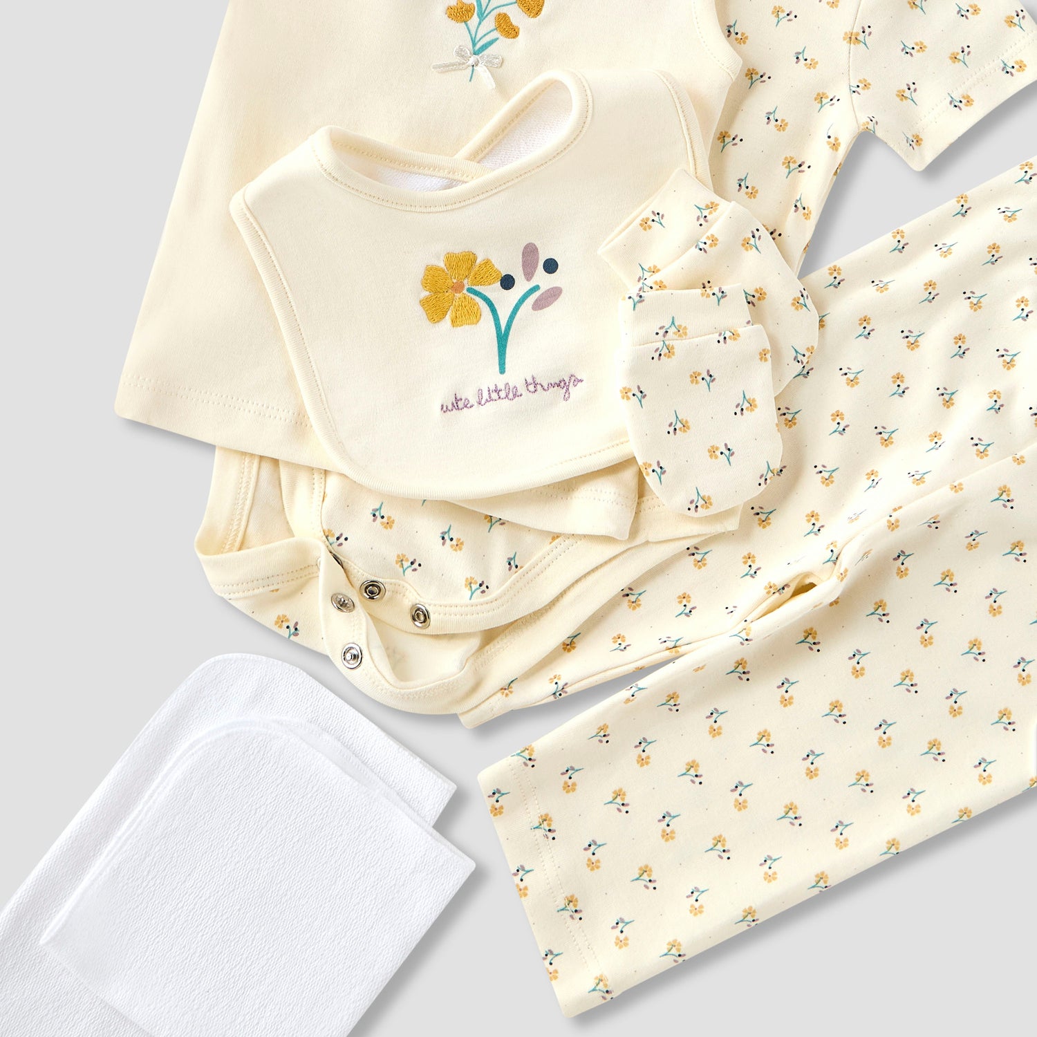 Juniors 9-Piece Girls Gift Set - Cotton - Sleeveless T-shirt, Pyjamas, Bib, Booties - Printed