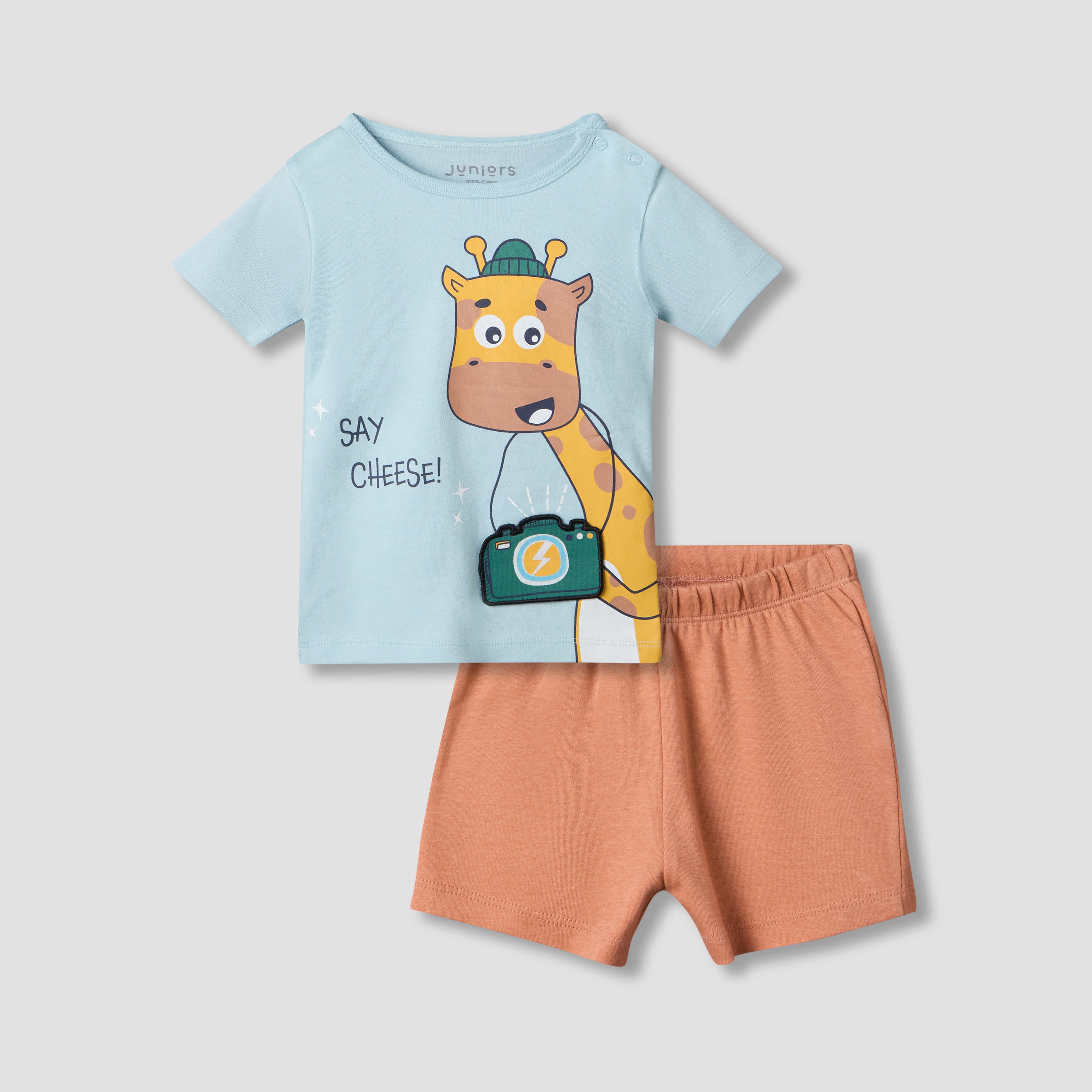 Juniors Round Neck Short Sleeves T-shirt and Shorts Set with Giraffe Print