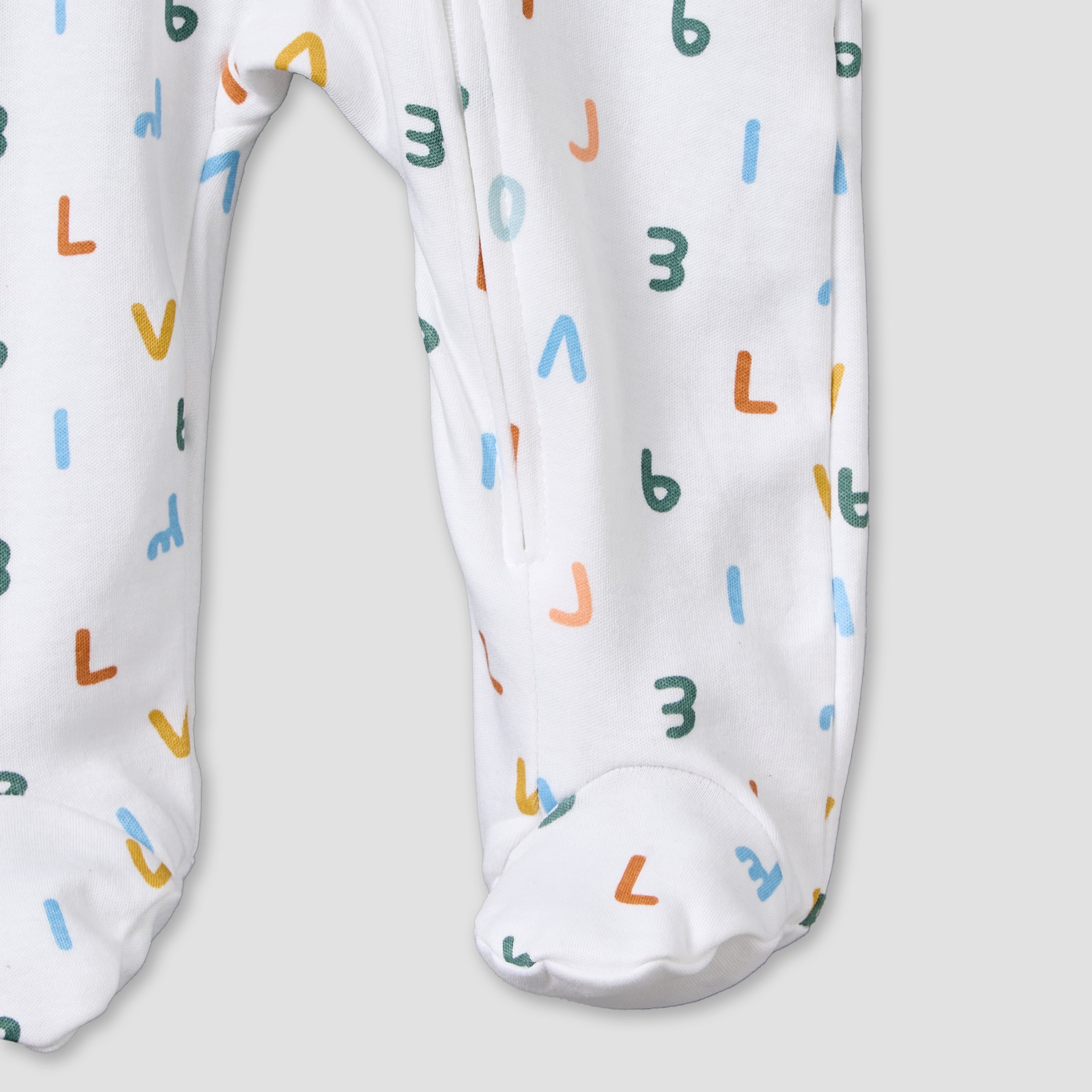 Juniors Cotton Round Neck Long Sleeves Sleepsuit with Alphabet Print