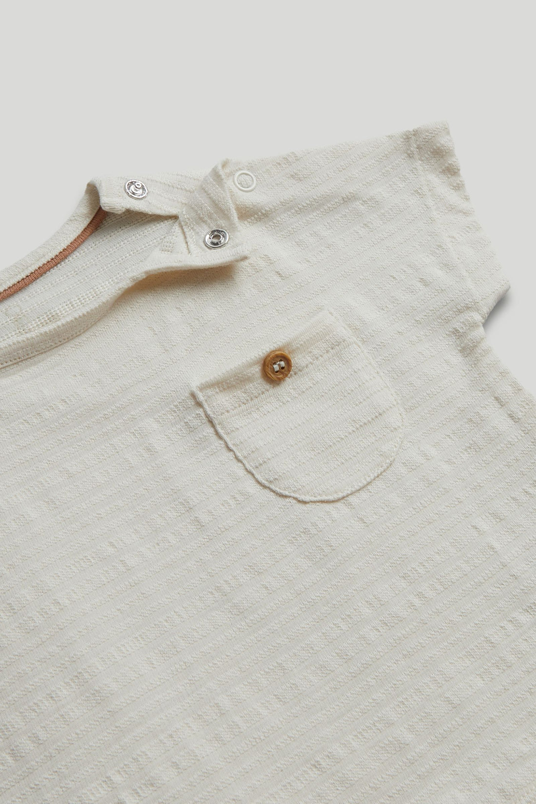 Cream T-Shirt and Shorts Outfit