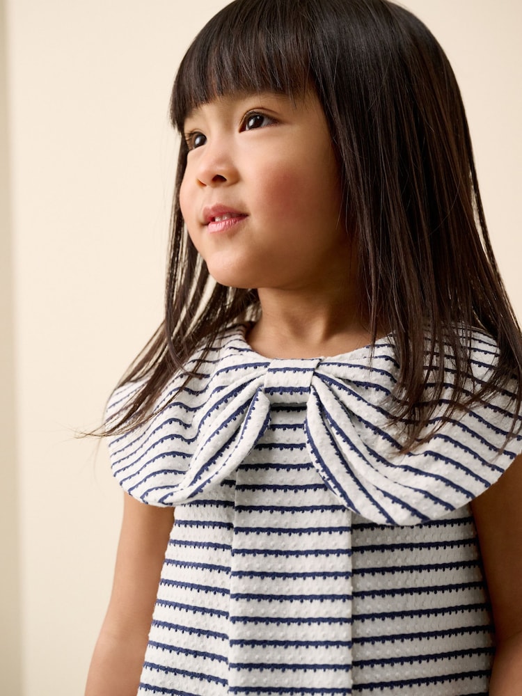 Monochrome Bow Collar
