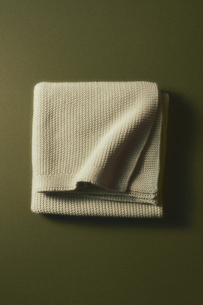 Moss-stitched cotton blanket